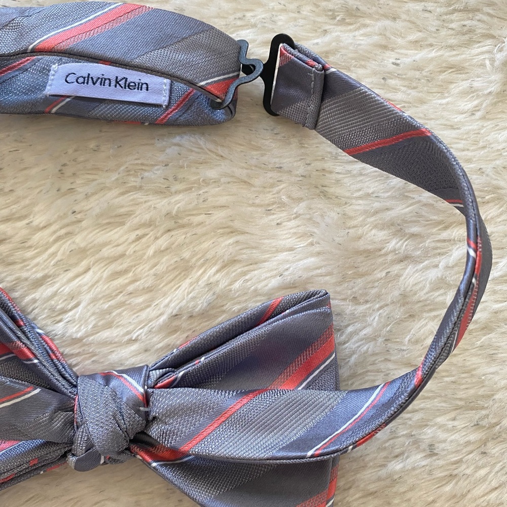 Calvin Klein Gray & Coral Stripe
Bow Tie. NWT - Picture 4 of 5